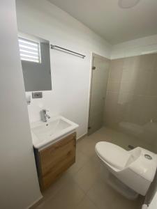 Ett badrum på Moderno apartamento en Anserma