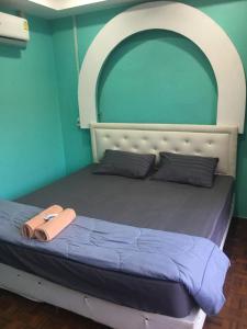 Postel nebo postele na pokoji v ubytování Bankhunchang Ramkhamhaeng hotel