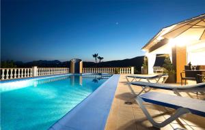 Bazén v ubytovaní Gorgeous Home In Moraira alebo v jeho blízkosti