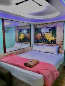 Postel nebo postele na pokoji v ubytování Bankhunchang Ramkhamhaeng hotel