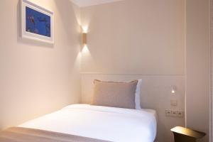 Postel nebo postele na pokoji v ubytování Hôtel Le Daum