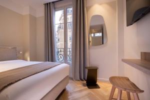 Postel nebo postele na pokoji v ubytování Hôtel Le Daum