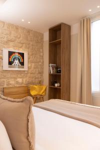Postel nebo postele na pokoji v ubytování Hôtel Le Daum