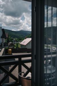 Nespecifikovaný výhled na hory nebo výhled na hory při pohledu z hotelu
