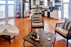 Cucina o angolo cottura di Vieques Island House with Caribbean Views and Pool!