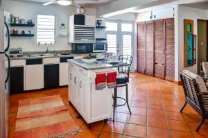 Cucina o angolo cottura di Vieques Island House with Caribbean Views and Pool!
