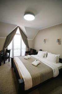 Postel nebo postele na pokoji v ubytování RUBEL APARTHOTEL&SPA