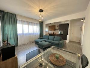 a living room with a couch and a glass table at Appartamento VN House in Pisa