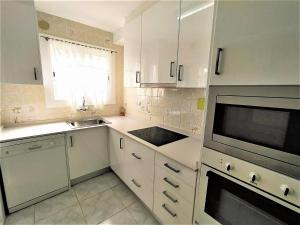 Kuchyňa alebo kuchynka v ubytovaní Villa Service - Prat de Calafell