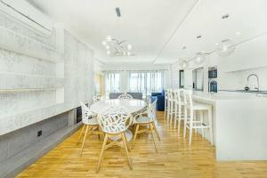 a white dining room with a table and chairs at Matosinhos Wonderfull apartment by Innkeeper in Matosinhos