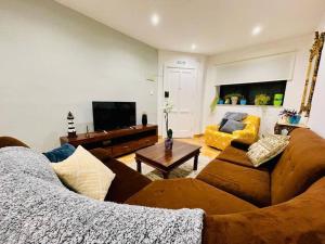 セント・ポールズ・ベイにあるPorto Vita SeaView Apartmentのギャラリーの写真