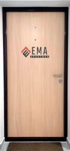 a wooden door with a amazon sign on it at Apartman Ema in Valjevo