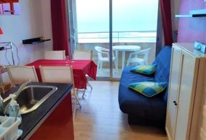 Kuchyň nebo kuchyňský kout v ubytování FACE A PLAGE COSTA BRAVA - AMPURIA STUDIO CABINE