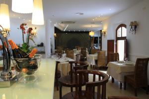 a dining room with tables and chairs with wine bottles at Santuario San José in San José