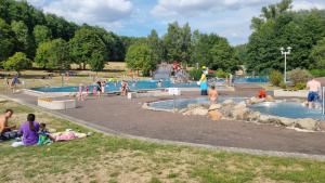 Het zwembad bij of vlak bij Ferienheim Mosbach