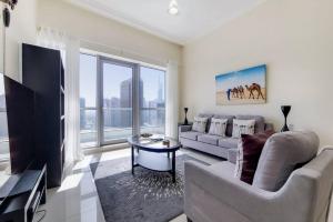 TV a/nebo společenská místnost v ubytování Bay Central, Dubai Marina - Peaceful One Bedroom