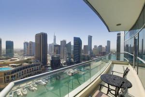 Bazén v ubytování Bay Central, Dubai Marina - Peaceful One Bedroom nebo v jeho okolí