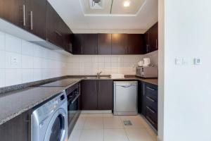 Kuchyň nebo kuchyňský kout v ubytování Bay Central, Dubai Marina - Peaceful One Bedroom
