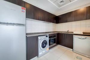 Kuchyň nebo kuchyňský kout v ubytování Bay Central, Dubai Marina - Peaceful One Bedroom