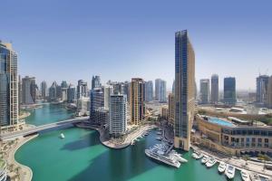 Nespecifikovaný výhled na destinaci Dubaj nebo výhled na město při pohledu z apartmánu