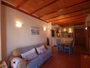 Posedenie v ubytovaní LETS HOLIDAYS Cozy Apartment Near to the Castle