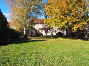 Vonkajšia záhrada v ubytovaní labarretaine , une maison de caractère