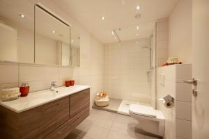 Ein Badezimmer in der Unterkunft Hotel & Boarding House Schlosserwirt