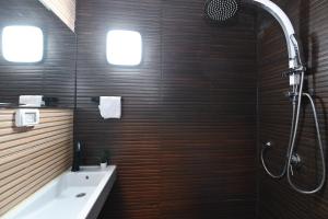 Bagno di וילה מארי עם בריכה במגדל