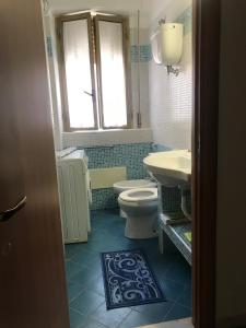 a bathroom with a toilet and a sink at La Casa del Professore in Nicotera Marina