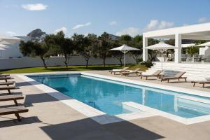 Piscina di Tzanis Resort Skyros o nelle vicinanze