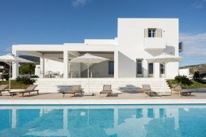 Piscina di Tzanis Resort Skyros o nelle vicinanze