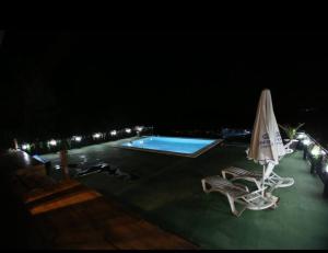 Bazén v ubytovaní Casa rural con piscina y vistas alebo v jeho blízkosti