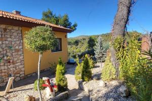 Vonkajšia záhrada v ubytovaní Casa rural con piscina y vistas