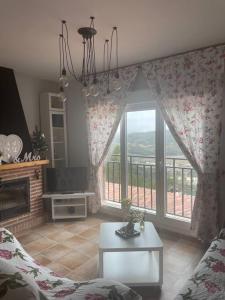 Balkón alebo terasa v ubytovaní Casa rural con piscina y vistas
