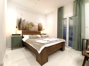 A bed or beds in a room at Mikalis Studio
