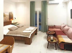 A bed or beds in a room at Mikalis Studio