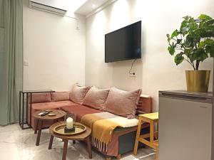 A television and/or entertainment centre at Mikalis Studio