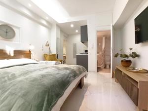 A bed or beds in a room at Mikalis Studio