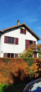 a white house with windows on top of a hill at Le Bout des Dunes, baie de Somme in Saint-Quentin-en-Tourmont