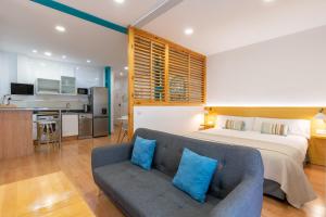 A kitchen or kitchenette at Locksmith Apartment - Park Option