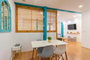 A television and/or entertainment centre at Locksmith Apartment - Park Option