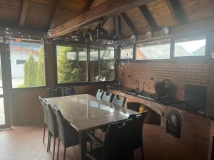 a dining room with a table and chairs at Vila Mery in Moisei