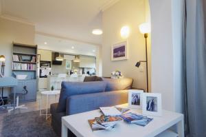 a living room with a couch and a table at Casa Emon Cascais New Mordern Apartment 3 Bedrooms in Cascais