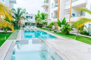 Beach Garden F3 Luxury Condo内部或周边的泳池