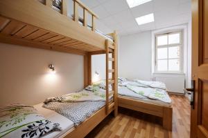 Ліжко або ліжка в номері Hostel Mladinski center Šmartno ob Paki