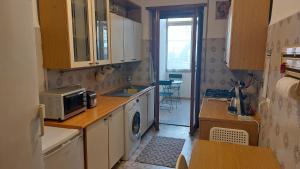 a kitchen with a sink and a washing machine at Appartamento da Miriam in Lido di Ostia