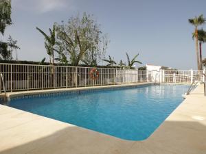 The swimming pool at or close to Encantadora casa Benajarafe