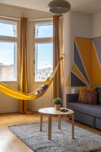 Posedenie v ubytovaní Art Downtown Home styled by a Local Designer