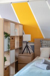 Posteľ alebo postele v izbe v ubytovaní Art Downtown Home styled by a Local Designer
