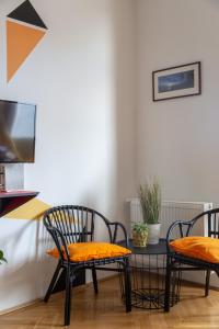 Posedenie v ubytovaní Art Downtown Home styled by a Local Designer